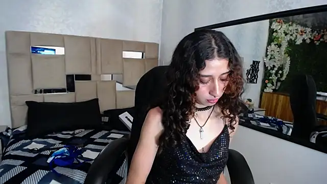 Queenjenn   online show from January 2025 02:43:01 PM