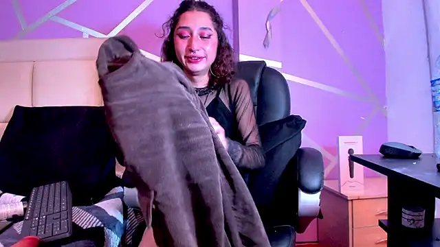 Queenjenn   online show from January 2025 12:29:01 AM