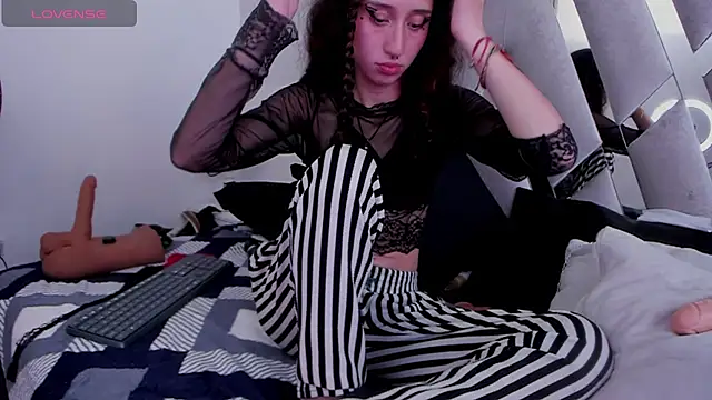 Queenjenn   online show from March 2025 09:24:01 PM