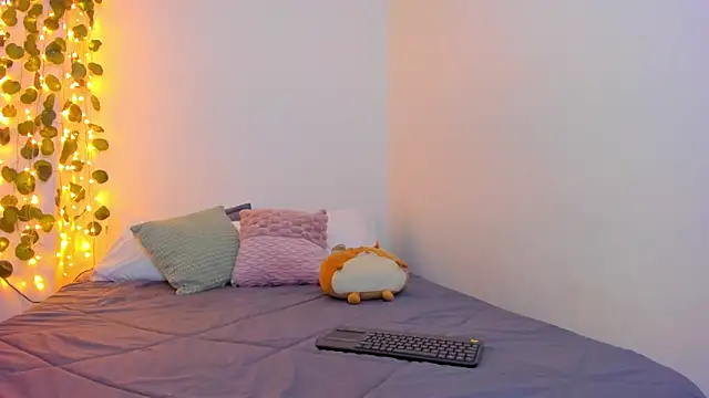 emillyhills online show from January 2025 11:45:02 PM