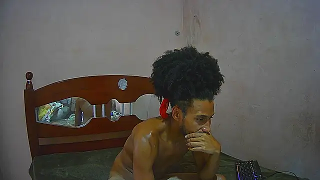 Snapshot of SkinnyLatinMan chatting on December 2024 11:22:02 AM SkinnyLatinMan online show from December 2024 11:22:02 AM