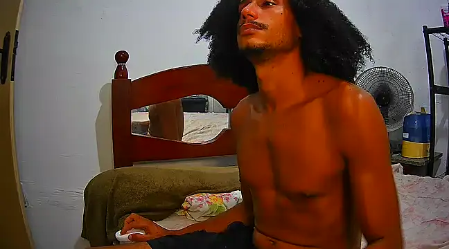 Snapshot of SkinnyLatinMan chatting on February 2025 01:21:01 AM SkinnyLatinMan online show from February 2025 01:21:01 AM