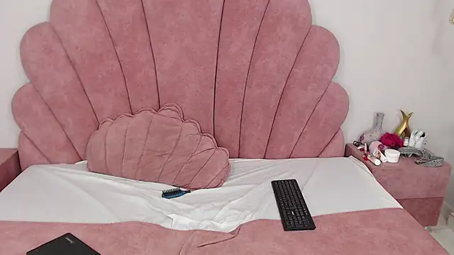 Candy Bony online show from December 2024 03:37:02 PM