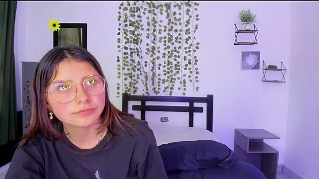 Noellesable online show from December 2024 06:06:02 PM