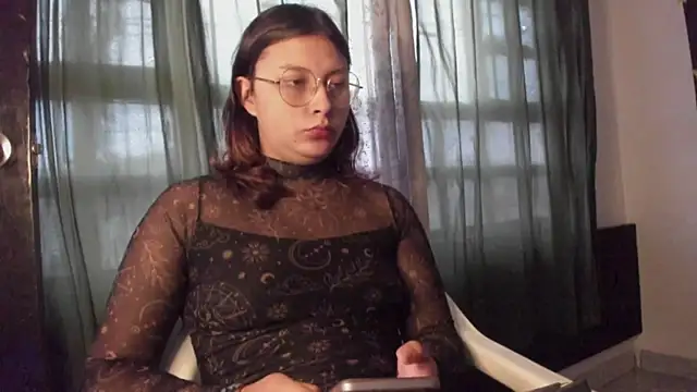 Noellesable online show from November 2025 05:24:01 PM