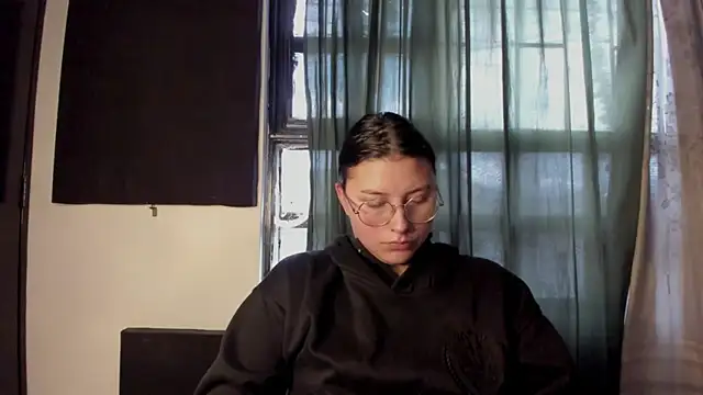 Noellesable online show from November 2025 05:17:02 PM