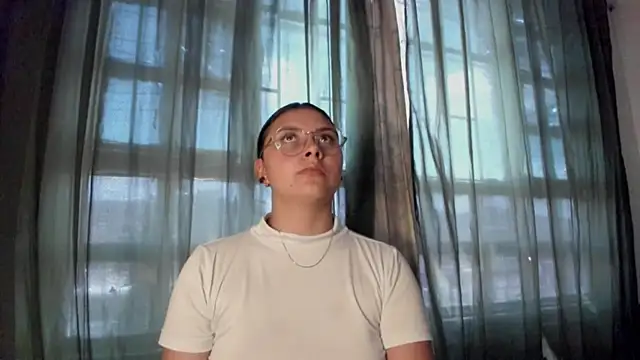 Noellesable online show from November 2025 05:23:02 PM