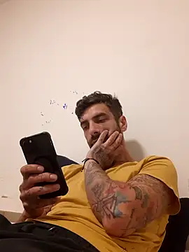 Snapshot of Italian69am chatting on September 2025 07:03:02 AM Italian69am online show from September 2025 07:03:02 AM