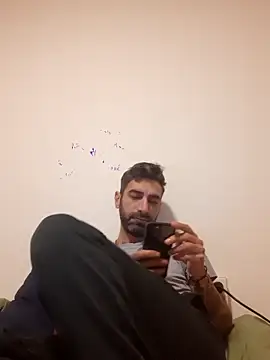 Snapshot of Italian69am chatting on November 2025 07:18:02 AM Italian69am online show from November 2025 07:18:02 AM