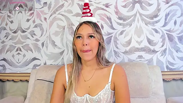 Snapshot of Cami_hunter_ chatting on December 2024 04:04:01 PM Cami hunter  online show from December 2024 04:04:01 PM