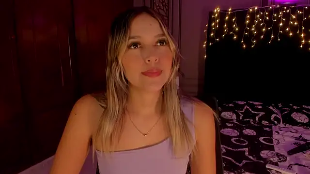 Snapshot of Cami_hunter_ chatting on December 2024 09:25:02 PM Cami hunter  online show from December 2024 09:25:02 PM
