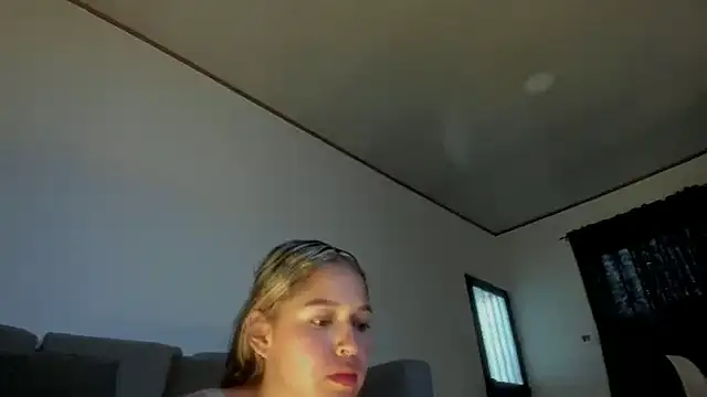 Snapshot of Cami_hunter_ chatting on October 2025 09:02:01 PM Cami hunter  online show from October 2025 09:02:01 PM