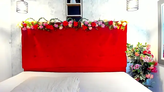 Snapshot of SilvannaFit chatting on April 2026 11:47:02 AM SilvannaFit online show from April 2026 11:47:02 AM