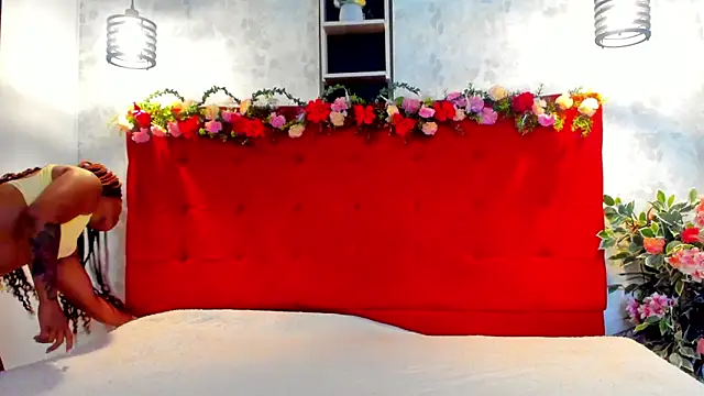 Snapshot of SilvannaFit chatting on May 2026 11:48:02 AM SilvannaFit online show from May 2026 11:48:02 AM