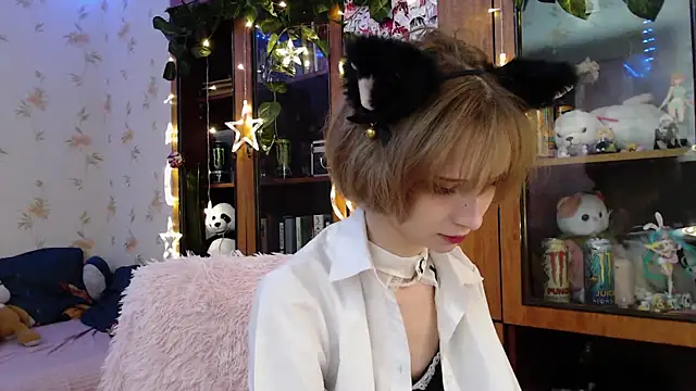 Snapshot of cloudgirrl chatting on February 2025 10:53:01 PM cloudgirrl online show from February 2025 10:53:01 PM