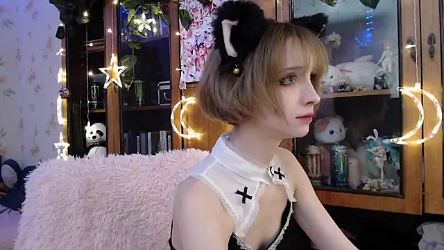 Snapshot of cloudgirrl chatting on February 2025 01:58:01 AM cloudgirrl online show from February 2025 01:58:01 AM
