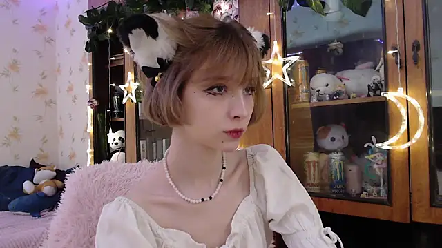 Snapshot of cloudgirrl chatting on March 2025 10:10:01 PM cloudgirrl online show from March 2025 10:10:01 PM