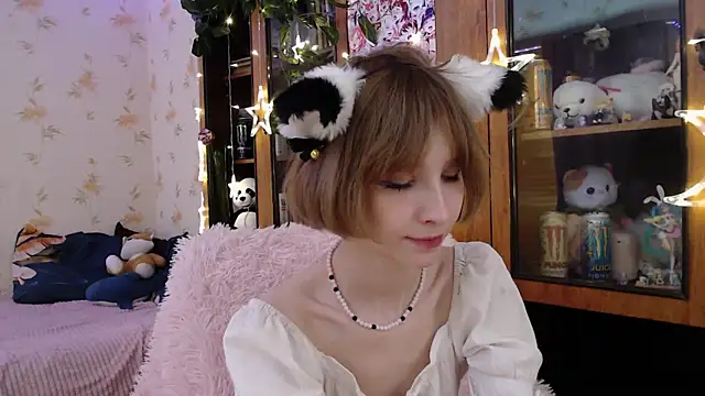 Snapshot of cloudgirrl chatting on March 2025 04:17:02 AM cloudgirrl online show from March 2025 04:17:02 AM