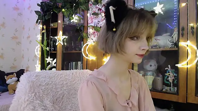 Snapshot of cloudgirrl chatting on March 2025 05:28:01 PM cloudgirrl online show from March 2025 05:28:01 PM