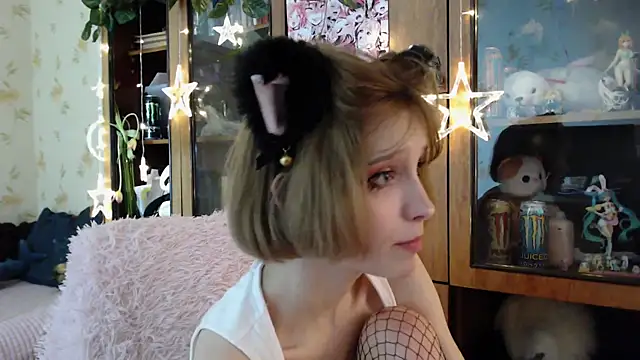 Snapshot of cloudgirrl chatting on March 2025 03:39:02 PM cloudgirrl online show from March 2025 03:39:02 PM