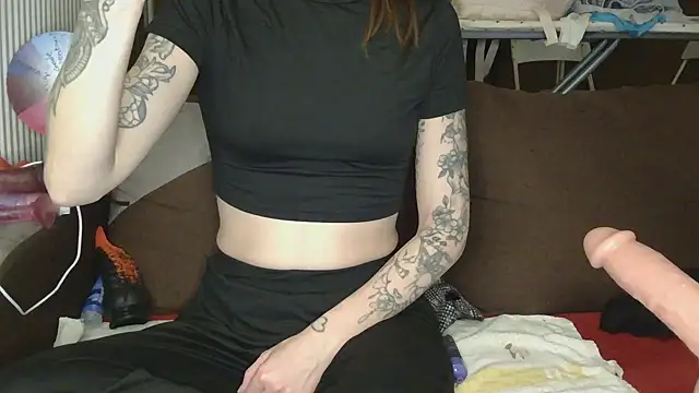 Snapshot of liloucamchaudee chatting on February 2026 08:05:02 PM liloucamchaudee online show from February 2026 08:05:02 PM