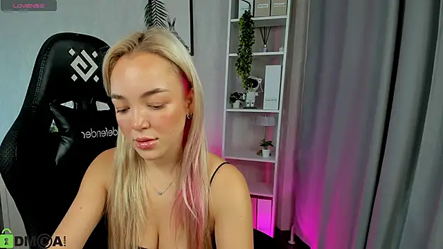 Snapshot of Christy_Little chatting on November 2025 12:49:02 AM Christy Little online show from November 2025 12:49:02 AM