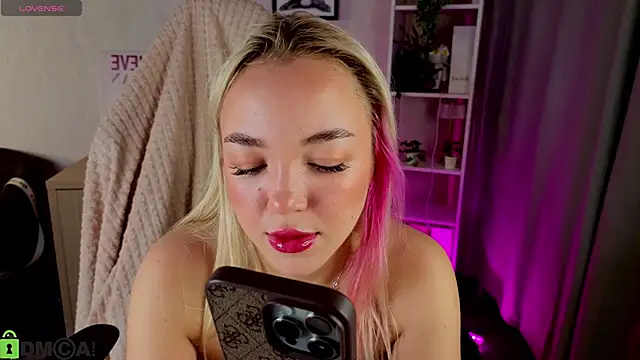 Snapshot of Christy_Little chatting on December 2025 12:41:02 AM Christy Little online show from December 2025 12:41:02 AM