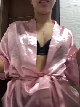 Aaliyah Salma online show from April 2026 04:40:01 PM