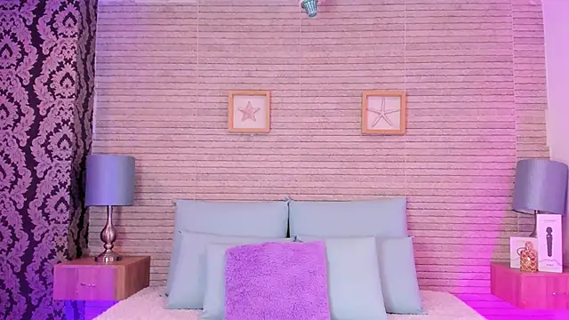 Snapshot of Catalinna_Thompson chatting on December 2024 12:00:02 PM Catalinna Thompson online show from December 2024 12:00:02 PM