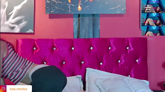 Lunamistyc online show from November 2025 07:48:02 PM