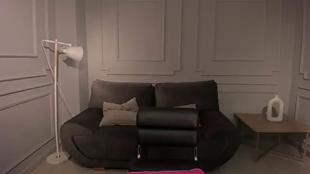 Snapshot of AlinaKravitz chatting on February 2025 11:54:01 AM AlinaKravitz online show from February 2025 11:54:01 AM