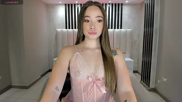 Snapshot of AlinaKravitz chatting on February 2025 11:44:02 AM AlinaKravitz online show from February 2025 11:44:02 AM