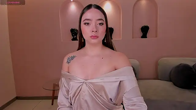 Snapshot of AlinaKravitz chatting on March 2025 12:00:01 PM AlinaKravitz online show from March 2025 12:00:01 PM