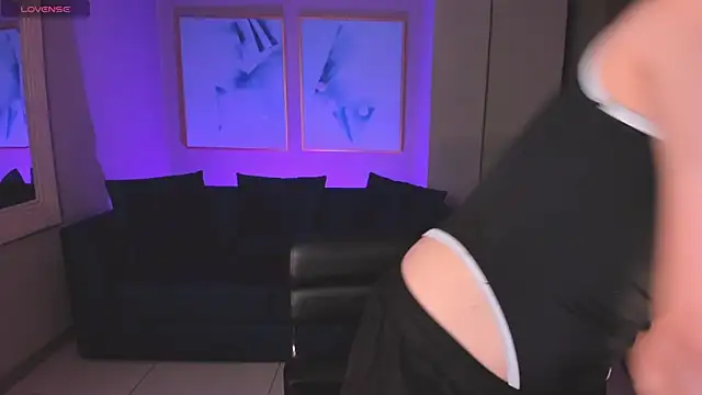 Snapshot of AlinaKravitz chatting on March 2025 12:18:02 PM AlinaKravitz online show from March 2025 12:18:02 PM