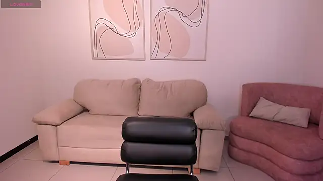 Snapshot of AlinaKravitz chatting on October 2025 12:06:02 PM AlinaKravitz online show from October 2025 12:06:02 PM