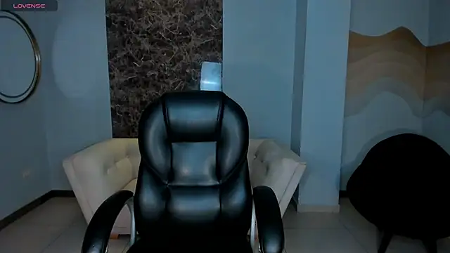 Snapshot of AlinaKravitz chatting on October 2025 11:32:02 AM AlinaKravitz online show from October 2025 11:32:02 AM