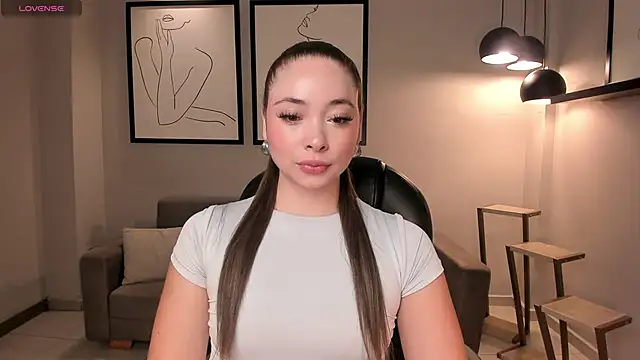 Snapshot of AlinaKravitz chatting on October 2025 12:06:02 PM AlinaKravitz online show from October 2025 12:06:02 PM