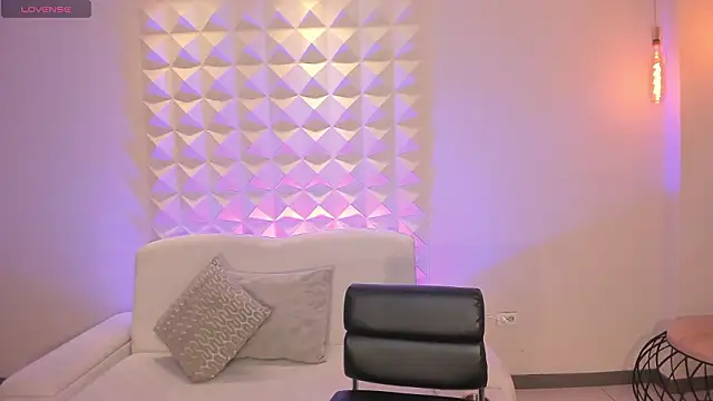 AlinaKravitz online show from February 2026 06:22:01 PM