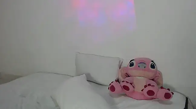 Snapshot of Nataly_Dolll chatting on December 2024 06:43:01 AM Nataly Dolll online show from December 2024 06:43:01 AM