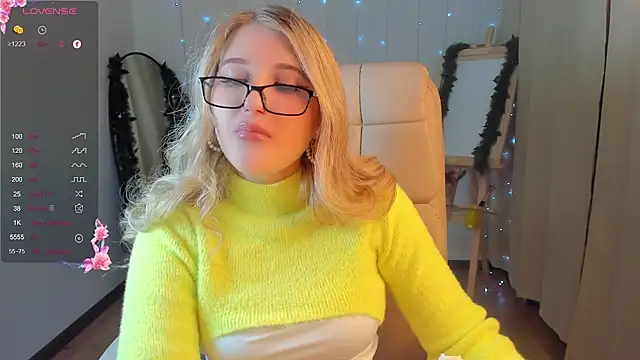 Snapshot of Evacadooo chatting on December 2024 05:49:02 AM Evacadooo online show from December 2024 05:49:02 AM