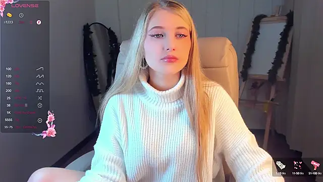 Snapshot of Evacadooo chatting on December 2024 02:41:01 AM Evacadooo online show from December 2024 02:41:01 AM