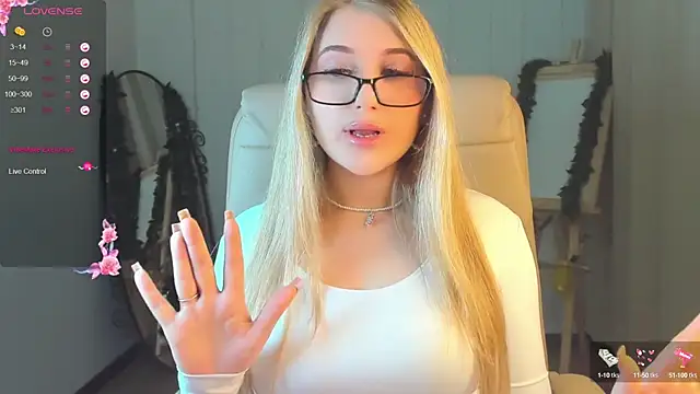 Snapshot of Evacadooo chatting on December 2024 05:34:01 AM Evacadooo online show from December 2024 05:34:01 AM