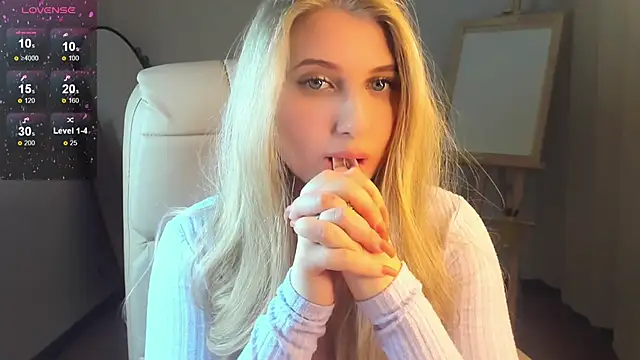 Snapshot of Evacadooo chatting on January 2025 11:50:02 AM Evacadooo online show from January 2025 11:50:02 AM