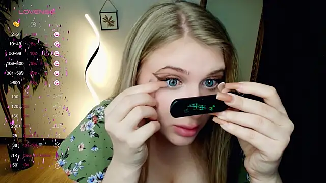 Snapshot of Evacadooo chatting on January 2025 02:26:02 AM Evacadooo online show from January 2025 02:26:02 AM