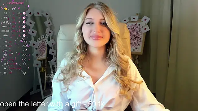 Snapshot of Evacadooo chatting on February 2025 05:53:02 AM Evacadooo online show from February 2025 05:53:02 AM