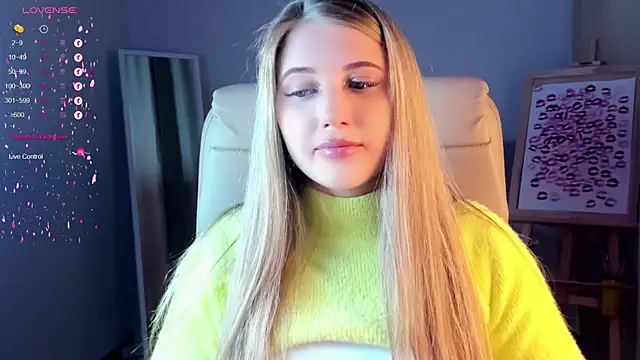 Snapshot of Evacadooo chatting on March 2025 06:03:01 AM Evacadooo online show from March 2025 06:03:01 AM