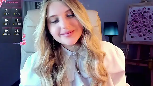 Snapshot of Evacadooo chatting on March 2025 05:30:01 AM Evacadooo online show from March 2025 05:30:01 AM