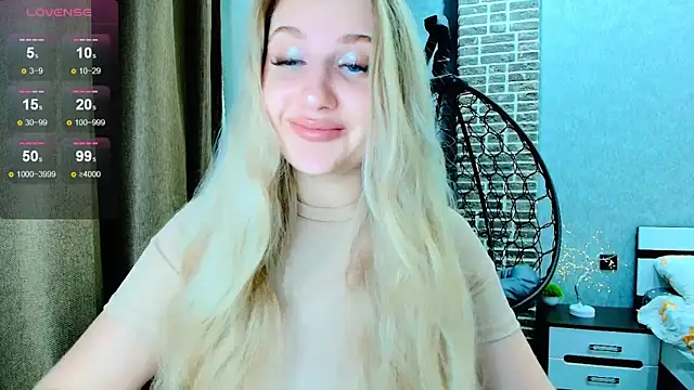 Snapshot of Evacadooo chatting on September 2025 07:24:02 PM Evacadooo online show from September 2025 07:24:02 PM