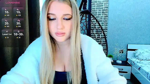 Snapshot of Evacadooo chatting on September 2025 05:01:02 AM Evacadooo online show from September 2025 05:01:02 AM