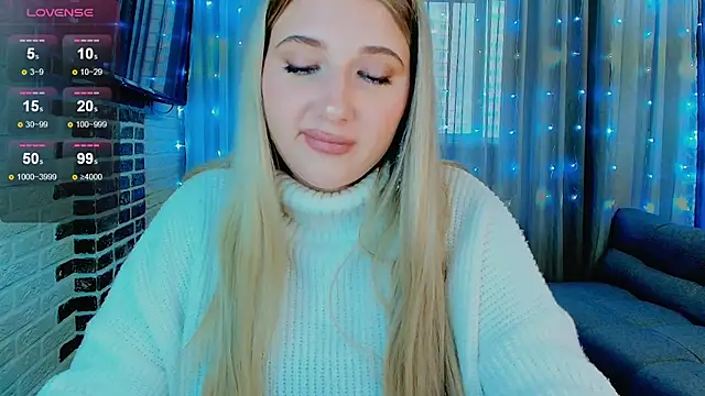 Snapshot of Evacadooo chatting on October 2025 07:17:02 AM Evacadooo online show from October 2025 07:17:02 AM